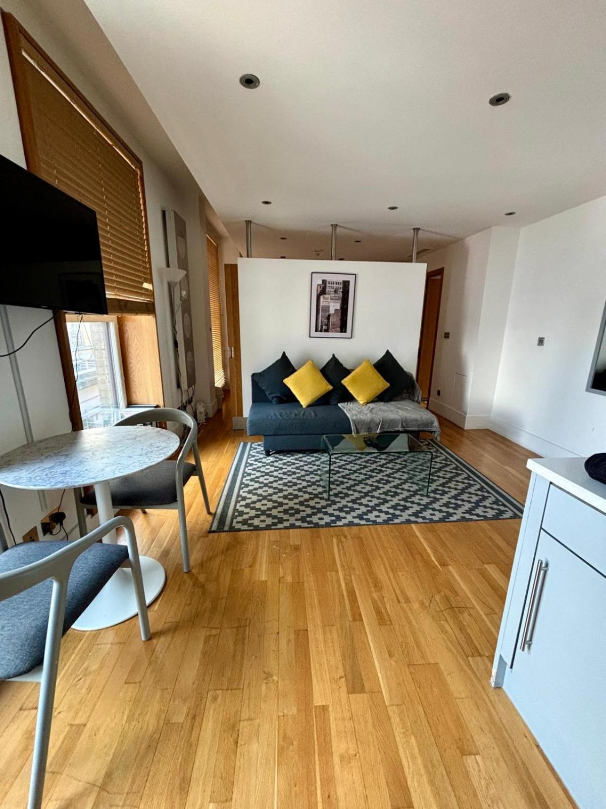 1 Bedroom In Piccadilly Circus St James Cov1 London Exterior foto